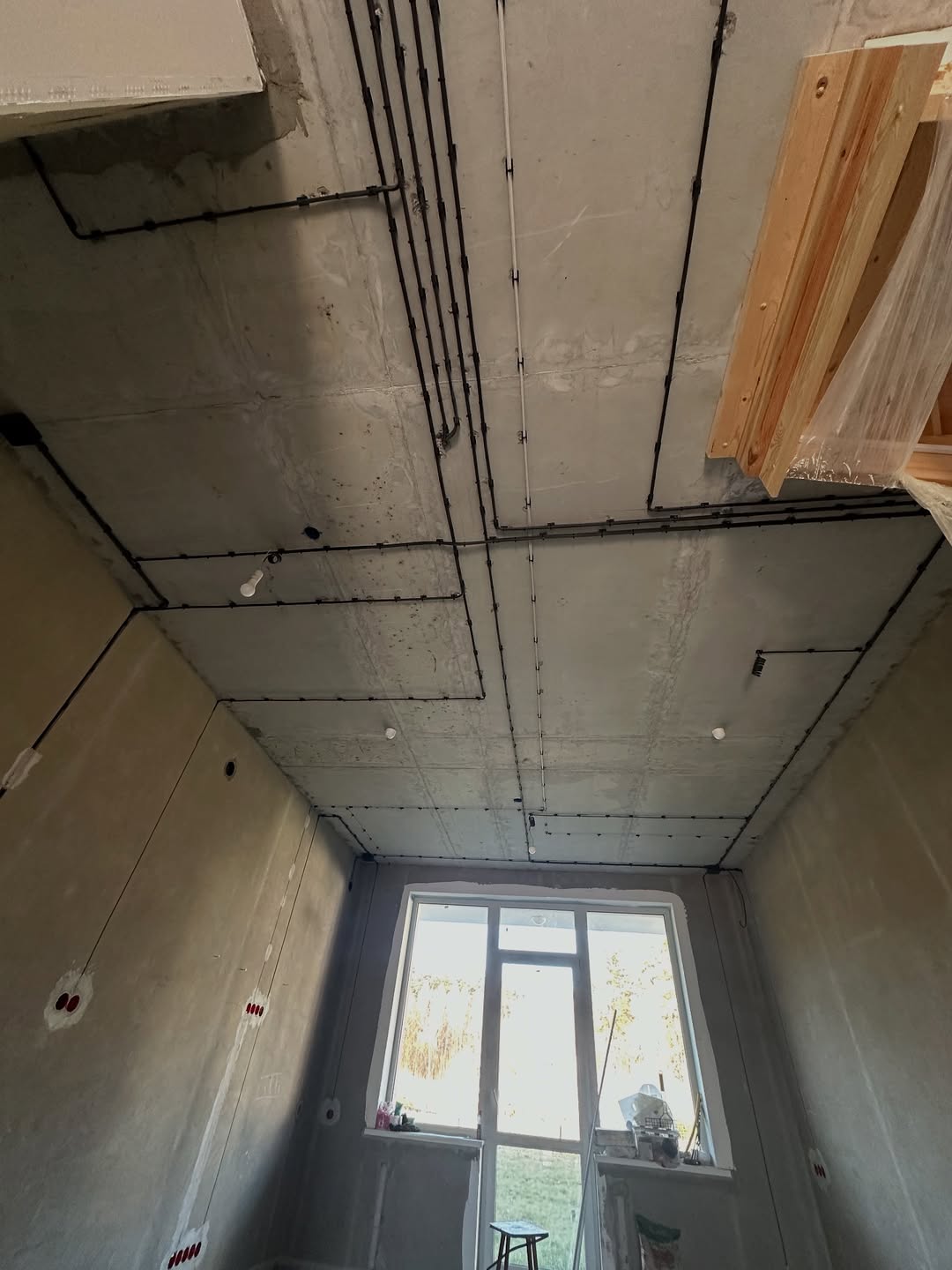 Установленные розетки и выключатели